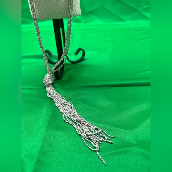 Elegant Silver Necklace - Picture 5 of 8